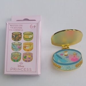 DISNEY COLLECTABLE PIN NEW WITH BOX